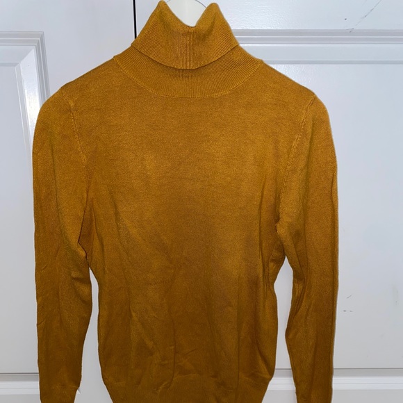 Yellow long sleeve turtle neck - Picture 1 of 4